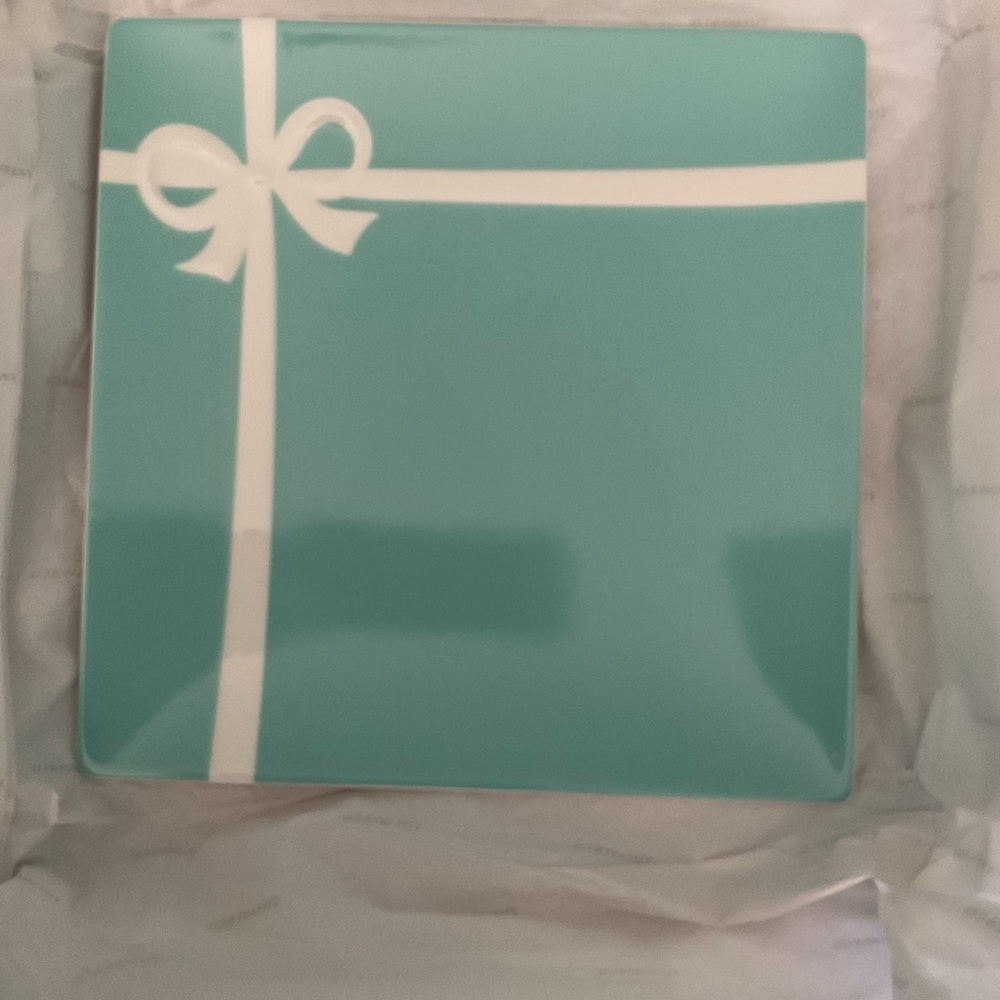 Tiffany & Co. Turquoise Gift Plate with White Ribbon